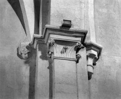 Nef, vaisseau central, chapiteau gauche du 2e arc doubleau. © Région Bourgogne-Franche-Comté, Inventaire du patrimoine