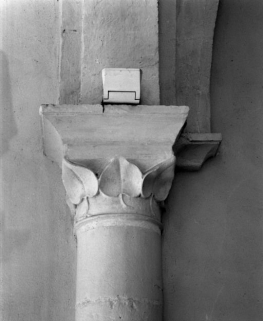 Vaisseau central de la nef, 1ère arcade gauche, chapiteau antérieur. © Région Bourgogne-Franche-Comté, Inventaire du patrimoine