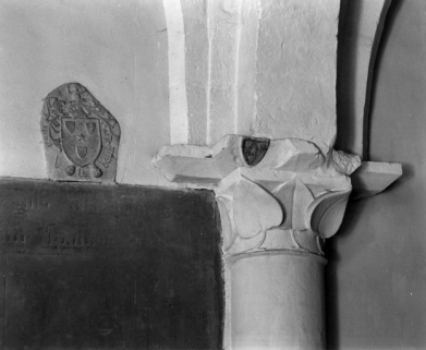 Bas-côté gauche (nord), 1ère travée, chapiteau gauche de l'arc doubleau. © Région Bourgogne-Franche-Comté, Inventaire du patrimoine