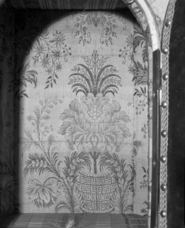 Tissu au revers de la porte du tabernacle. © Région Bourgogne-Franche-Comté, Inventaire du patrimoine