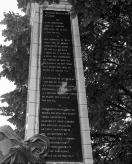 Inscription, face droite de l'obélisque. © Région Bourgogne-Franche-Comté, Inventaire du patrimoine