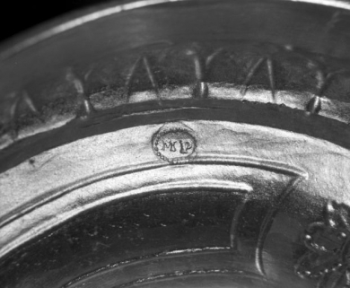 Poinçon à l'intérieur du couvercle. © Région Bourgogne-Franche-Comté, Inventaire du patrimoine