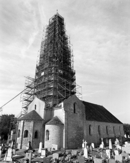 Vue prise du nord-est, pendant les travaux de réfection de la flèche. © Région Bourgogne-Franche-Comté, Inventaire du patrimoine