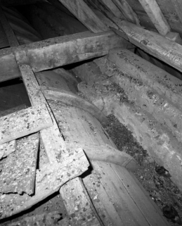 Comble du vaisseau central de la nef : section de lambris cintrée. © Région Bourgogne-Franche-Comté, Inventaire du patrimoine