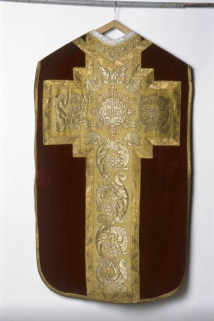 Chasuble rouge. © Région Bourgogne-Franche-Comté, Inventaire du patrimoine