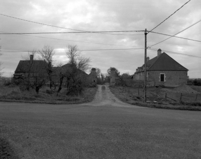 Vue d'ensemble prise du nord, côté du portail antérieur de la cour. © Région Bourgogne-Franche-Comté, Inventaire du patrimoine