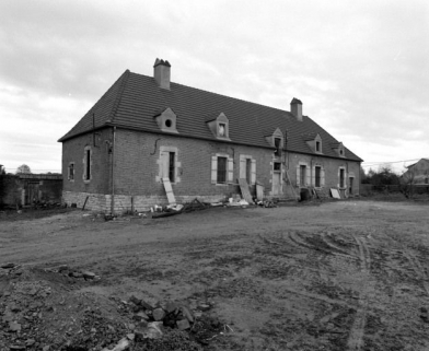 Bâtiment d'habitation, façade sur cour et mur gauche. © Région Bourgogne-Franche-Comté, Inventaire du patrimoine