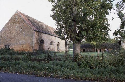 Grand bâtiment de dépendances. © Région Bourgogne-Franche-Comté, Inventaire du patrimoine
