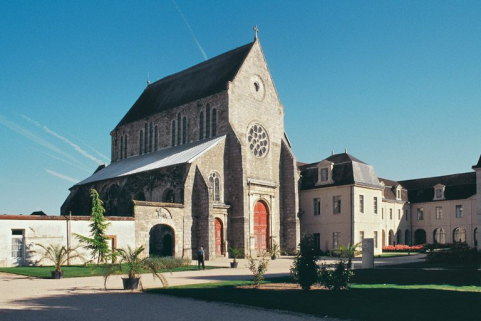 Vue de l'église et d'une partie du bâtiment en U. © Région Bourgogne-Franche-Comté, Inventaire du patrimoine