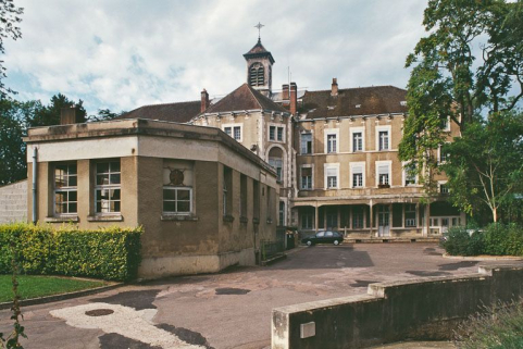 Bâtiment central, façade postérieure et cuisine construite en 1958 (1er plan). © Région Bourgogne-Franche-Comté, Inventaire du patrimoine