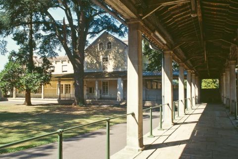 Quartier des femmes, galeries de liaison. © Région Bourgogne-Franche-Comté, Inventaire du patrimoine