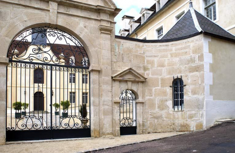 Portail et porte piétonne. © Région Bourgogne-Franche-Comté, Inventaire du patrimoine