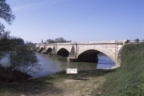 Vue d'ensemble en amont. © Région Bourgogne-Franche-Comté, Inventaire du patrimoine