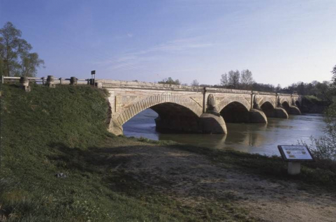 Vue d'ensemble de trois-quarts gauche, en aval. © Région Bourgogne-Franche-Comté, Inventaire du patrimoine