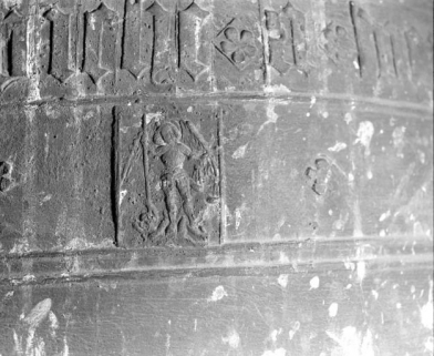 Détail vase supérieur : saint Michel. © Région Bourgogne-Franche-Comté, Inventaire du patrimoine