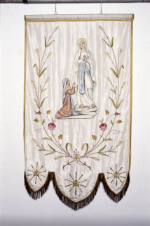 Bannière de Notre-Dame de Lourdes © Région Bourgogne-Franche-Comté, Inventaire du patrimoine