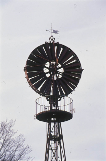 Détail de la partie supérieure. © Région Bourgogne-Franche-Comté, Inventaire du patrimoine