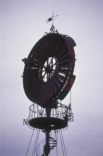 Détail de la partie supérieure. © Région Bourgogne-Franche-Comté, Inventaire du patrimoine