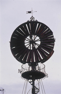 Détail de la partie supérieure. © Région Bourgogne-Franche-Comté, Inventaire du patrimoine