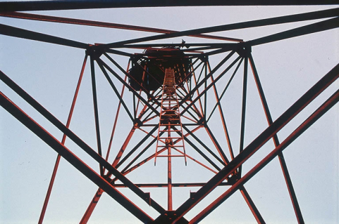 Vue du pylône en contre-plongée. © Région Bourgogne-Franche-Comté, Inventaire du patrimoine