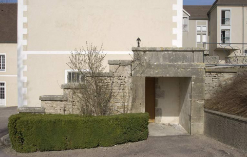 Escalier entre la cour des Bains et l'esplanade Blondel. © Région Bourgogne-Franche-Comté, Inventaire du patrimoine