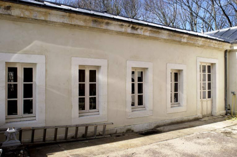 Cour des Bains : bâtiment des bains-douches. © Région Bourgogne-Franche-Comté, Inventaire du patrimoine