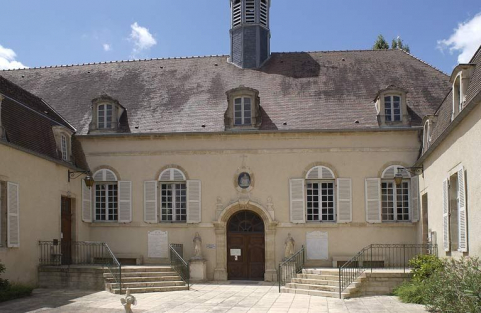 Corps central de la façade principale. © Région Bourgogne-Franche-Comté, Inventaire du patrimoine