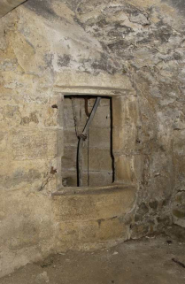Puits dans les caves de l'ancien couvent des minimes. © Région Bourgogne-Franche-Comté, Inventaire du patrimoine