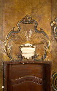 Détail du décor à gauche du retable © Région Bourgogne-Franche-Comté, Inventaire du patrimoine