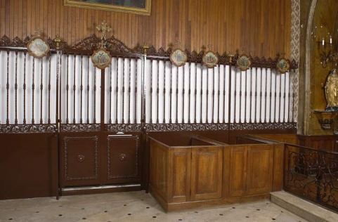 Grille de la chapelle séparant la nef de l'ancienne salle des femmes, partie droite © Région Bourgogne-Franche-Comté, Inventaire du patrimoine