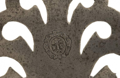 Deuxième écuelle, détail du poinçon © Région Bourgogne-Franche-Comté, Inventaire du patrimoine