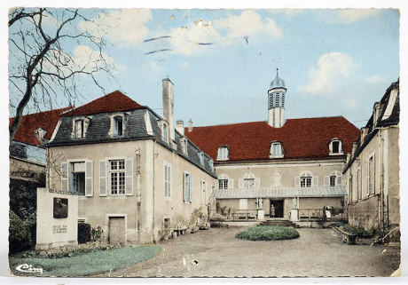Vue de la façade principale, carte postale vers 1950-1960. © Région Bourgogne-Franche-Comté, Inventaire du patrimoine