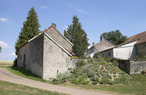 Les bâtiments de l'ancienne Maison-Dieu, depuis l'ancienne "rue haute" © Région Bourgogne-Franche-Comté, Inventaire du patrimoine