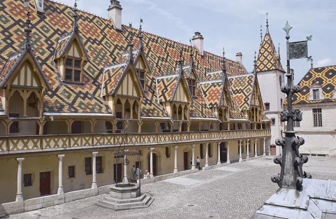 Grande aile sur cour (vue depuis la chambre-Dieu). © Région Bourgogne-Franche-Comté, Inventaire du patrimoine