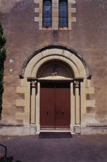Chapelle, vue d'ensemble de la porte d'entrée. © Région Bourgogne-Franche-Comté, Inventaire du patrimoine