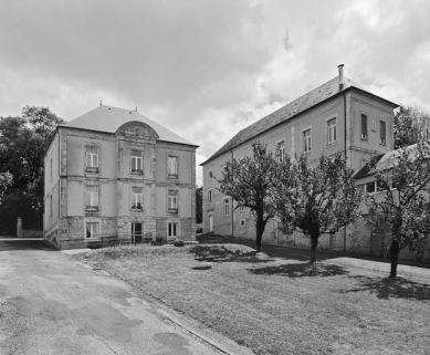 Pavillon central et aile du bâtiment droit. © Région Bourgogne-Franche-Comté, Inventaire du patrimoine