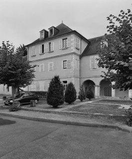 Vue du bâtiment à gauche du cloître. © Région Bourgogne-Franche-Comté, Inventaire du patrimoine