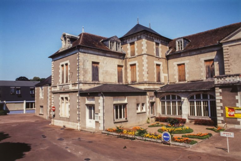 Bâtiment principal, façade antérieure de trois-quarts. © Région Bourgogne-Franche-Comté, Inventaire du patrimoine