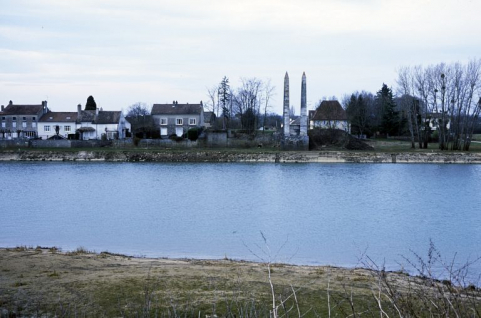 Pont suspendu © Région Bourgogne-Franche-Comté, Inventaire du patrimoine  Pont suspendu © Région Bourgogne-Franche-Comté, Inventaire du patrimoine