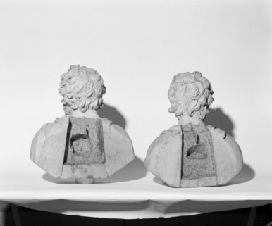 Bustes d'un apôtre non identifié et de saint Jean (?), revers. © Région Bourgogne-Franche-Comté, Inventaire du patrimoine