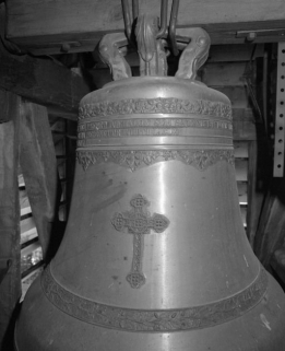 Cloche, détail du décor. © Région Bourgogne-Franche-Comté, Inventaire du patrimoine