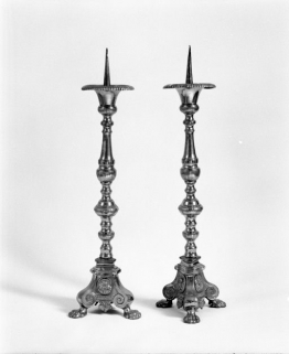 Vue de 2 chandeliers d'autel. © Région Bourgogne-Franche-Comté, Inventaire du patrimoine