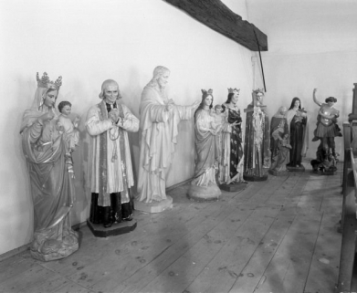 Ensemble de neuf statues. © Région Bourgogne-Franche-Comté, Inventaire du patrimoine