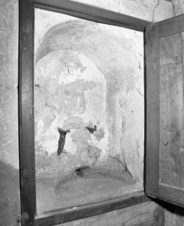 Sacristie, lavabo à l'intérieur du placard (mur sud). © Région Bourgogne-Franche-Comté, Inventaire du patrimoine