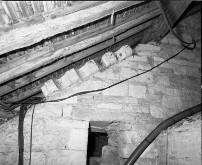 Partie supérieure du rampant du bas-côté droit, vue prise du comble de la sacristie. © Région Bourgogne-Franche-Comté, Inventaire du patrimoine