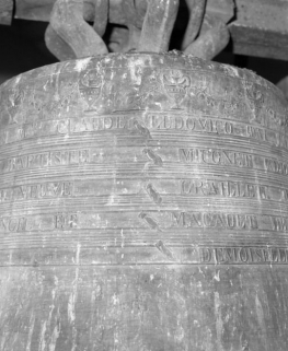 Détail : vase supérieur. © Région Bourgogne-Franche-Comté, Inventaire du patrimoine