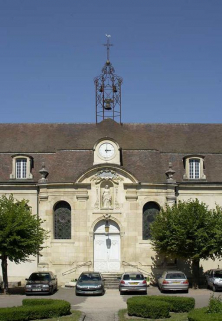 Aile droite : élévation sur la cour antérieure, travée de la chapelle. © Région Bourgogne-Franche-Comté, Inventaire du patrimoine