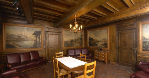 Ancien hôtel du gouverneur : salon, vue d'ensemble depuis la porte de la pharmacie. © Région Bourgogne-Franche-Comté, Inventaire du patrimoine