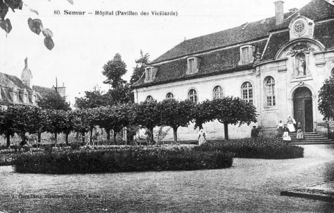 Carte postale (limite 19e siècle 20e siècle) : aile gauche dite fondation Arnault. © Région Bourgogne-Franche-Comté, Inventaire du patrimoine