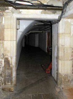 Ancien hôtel du gouverneur : sous-sol, porte. © Région Bourgogne-Franche-Comté, Inventaire du patrimoine